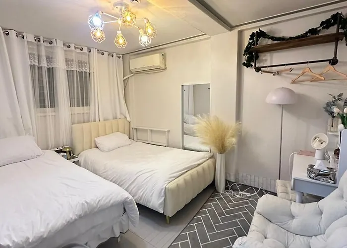 Chillpop I Hongdae Sinchon I 1f I 4ppl I Private 2br, 3 Bed * 서울특별시