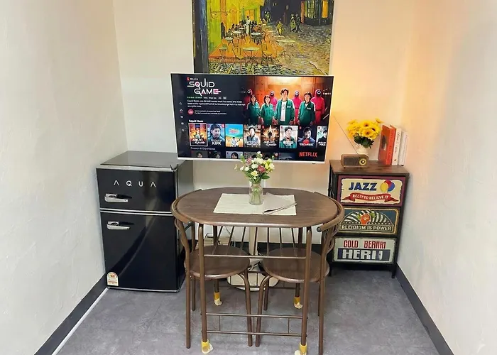 Chillpop I Hongdae Sinchon I 1f I 4ppl I Private 2br, 3 Bed