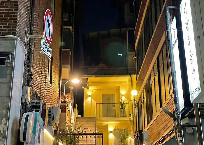 Chillpop I Hongdae Sinchon I 1f I 4ppl I Private 2br, 3 Bed 아파트 *
